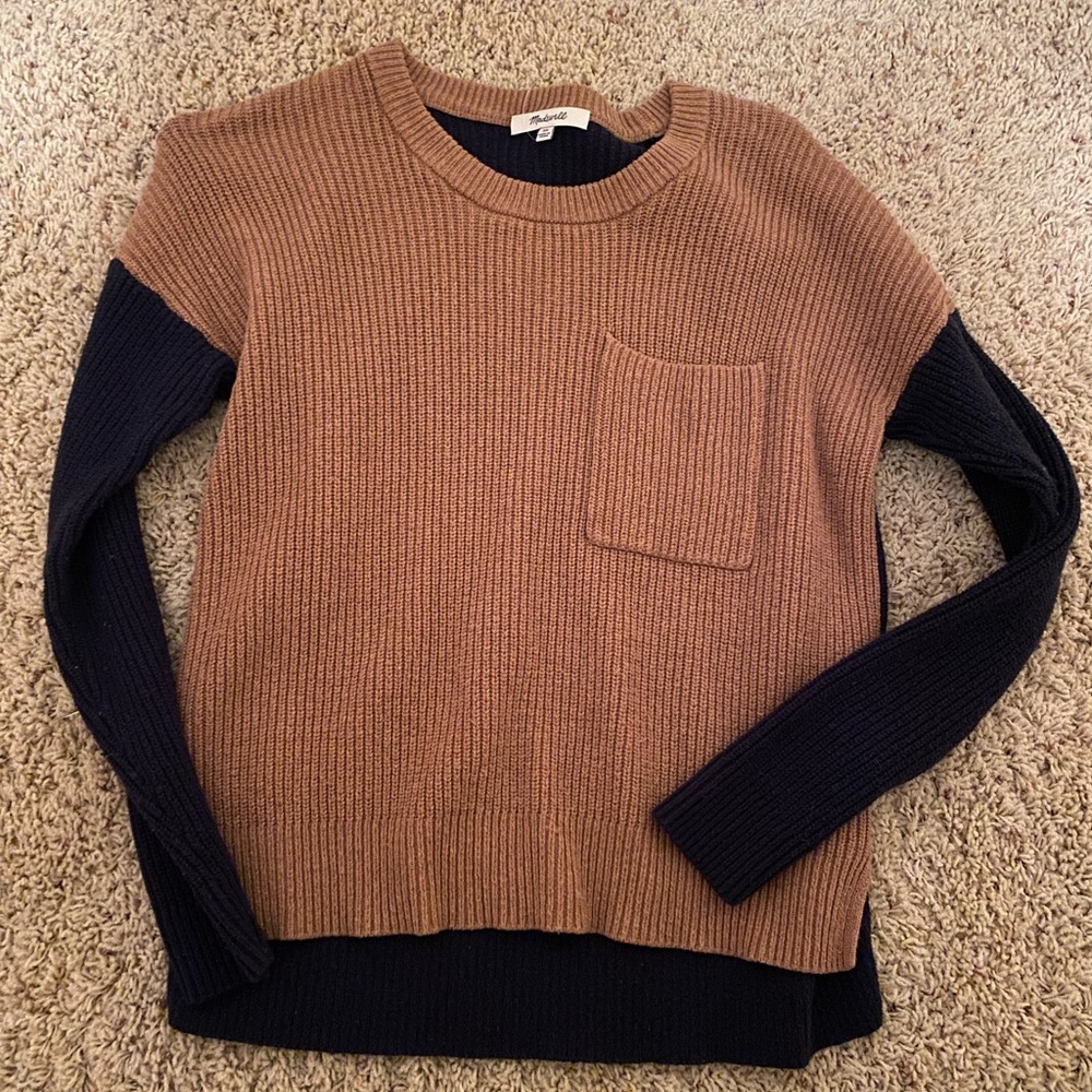 Madewell tan and navy color block sweater with pocket